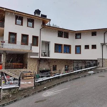 камината